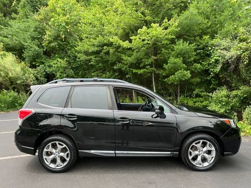 Used 2017 Subaru Forester 2.5i Touring AWD/4WD image 6