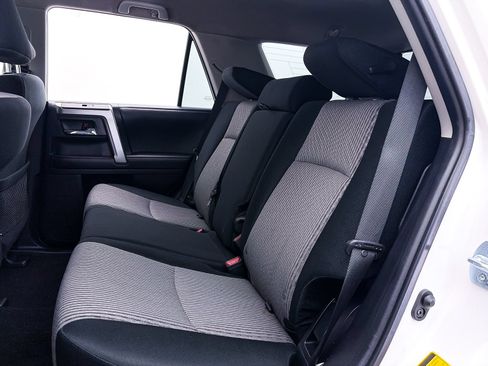 Used 2018 Toyota 4Runner SR5 AWD/4WD image 32