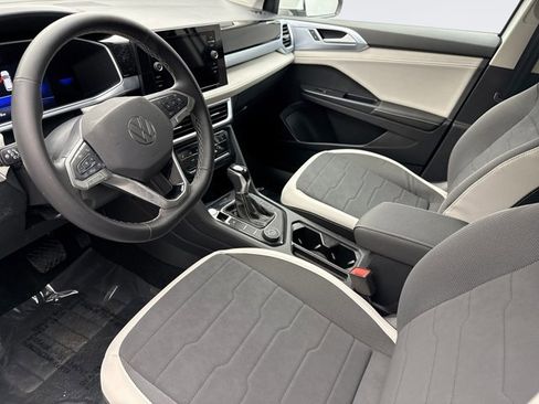 Used 2025 Volkswagen Taos SE image 10