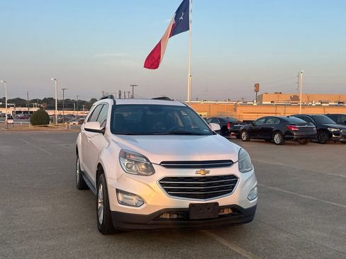Used 2017 Chevrolet Equinox LT FWD image 3