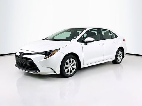 Used 2026 Toyota Corolla LE FWD image 3