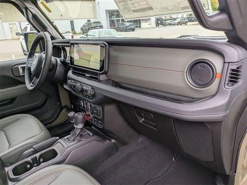 New 2025 Jeep Gladiator Mojave image 36
