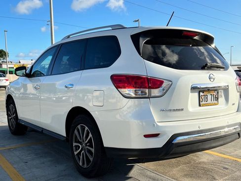 Used 2015 Nissan Pathfinder SV FWD image 3
