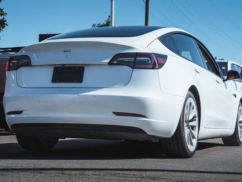 Used 2021 Tesla Model 3 Standard Range Plus image 5