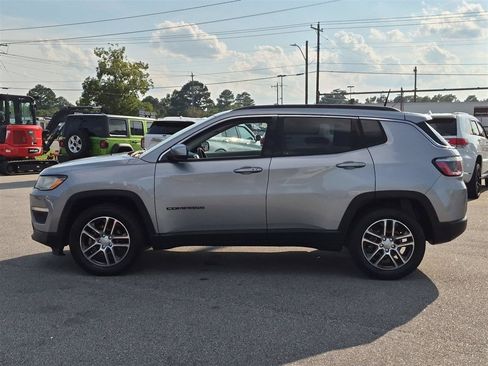 Used 2018 Jeep Compass Latitude FWD image 6