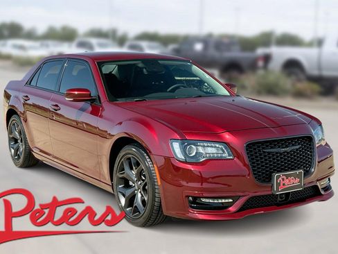 Used 2023 Chrysler 300 Touring L w/ Safetytec Plus Group image 1