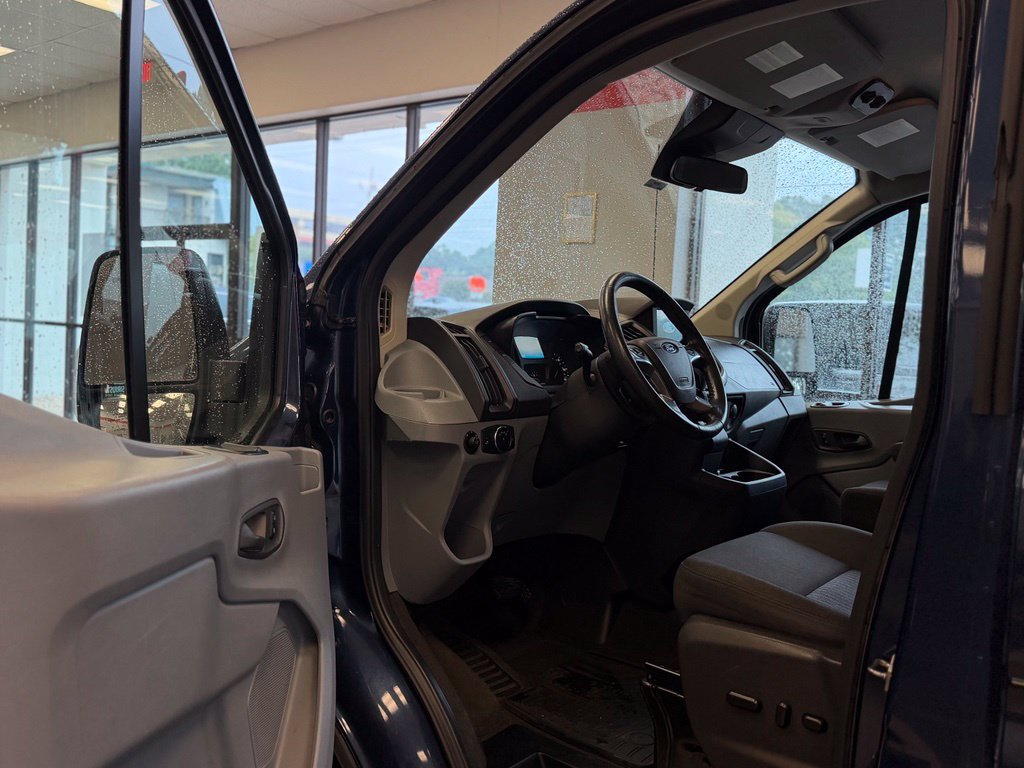 Used 2016 Ford Transit 150 XLT RWD image 9