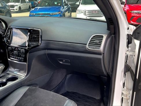 Used 2019 Jeep Grand Cherokee Altitude image 18