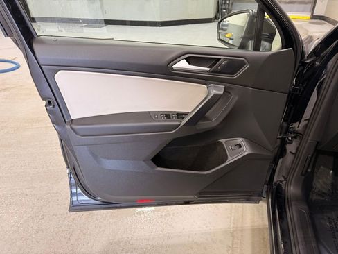 Used 2021 Volkswagen Tiguan SE image 10