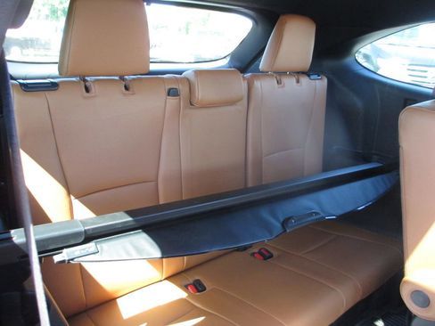 Used 2023 Toyota Highlander Platinum AWD/4WD image 25