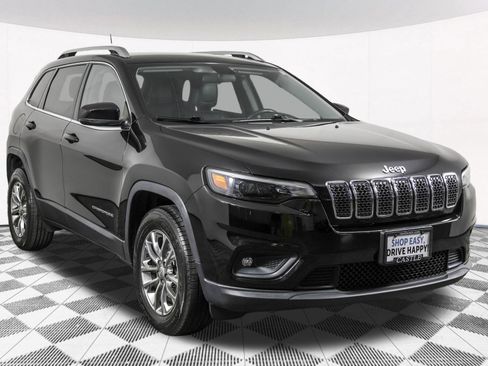 Used 2019 Jeep Cherokee Latitude Plus w/ Cold Weather Group AWD/4WD image 11