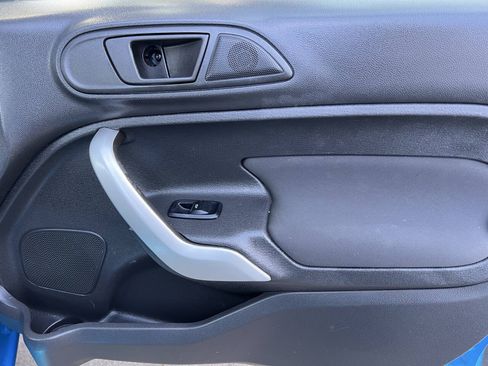 Used 2012 Ford Fiesta SE FWD image 27