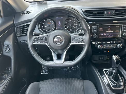 Used 2018 Nissan Rogue SV w/ Premium Package image 17