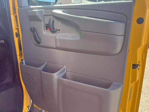 Used 2015 GMC Savana 3500 image 16