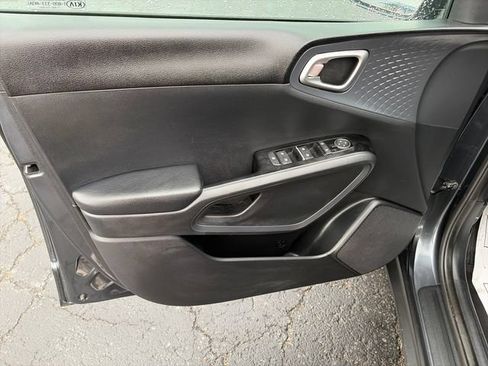 Used 2020 Kia Soul S FWD image 10