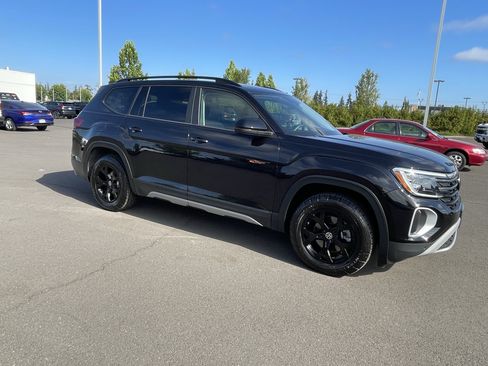 Used 2024 Volkswagen Atlas Peak Edition SE AWD/4WD image 7