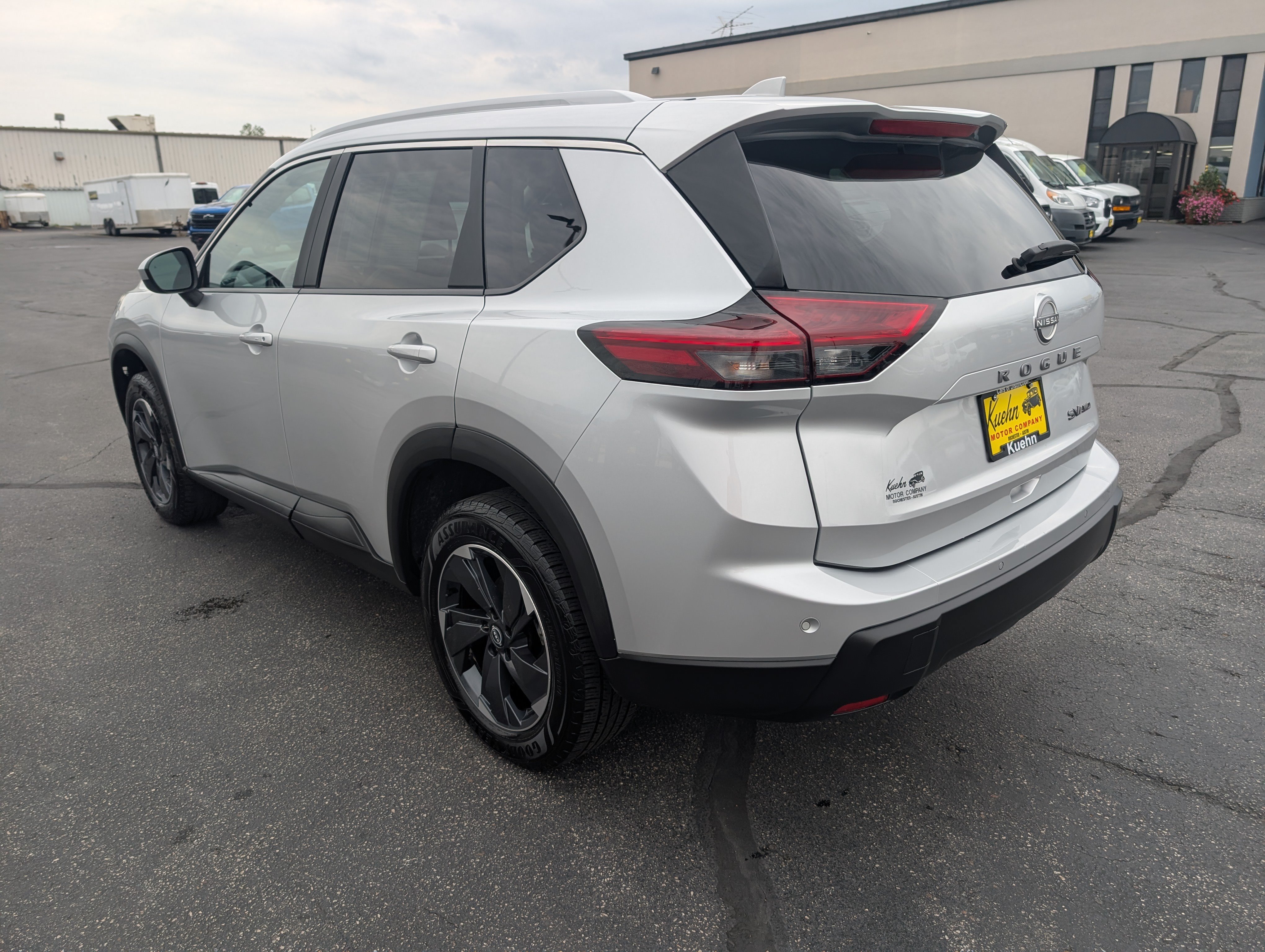 Used 2024 Nissan Rogue SV w/ SV Premium Package AWD/4WD image 6