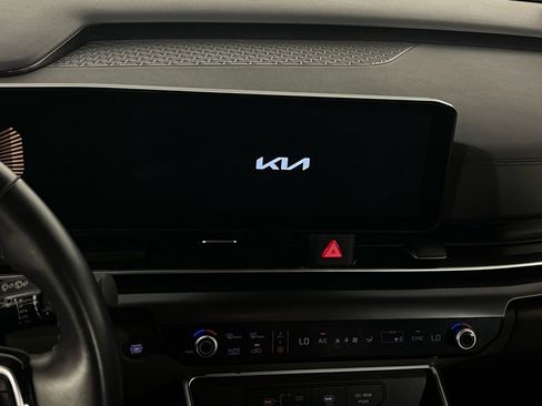 Used 2025 Kia Carnival image 18