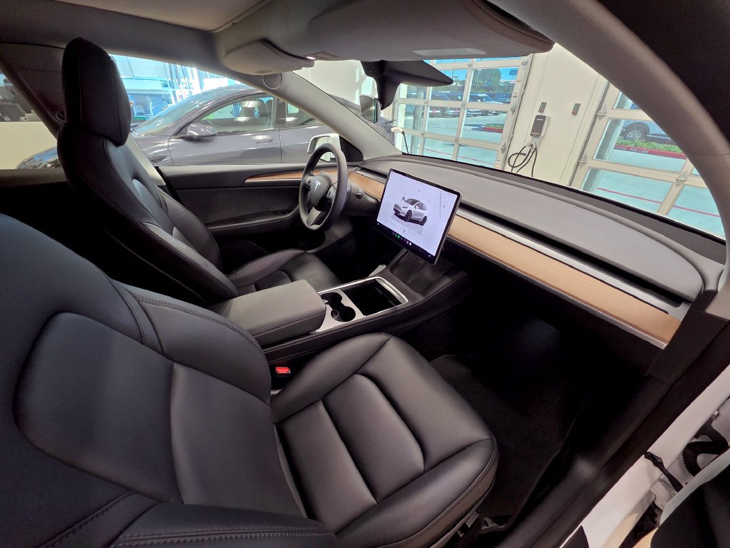 Used 2022 Tesla Model Y Performance AWD/4WD image 24
