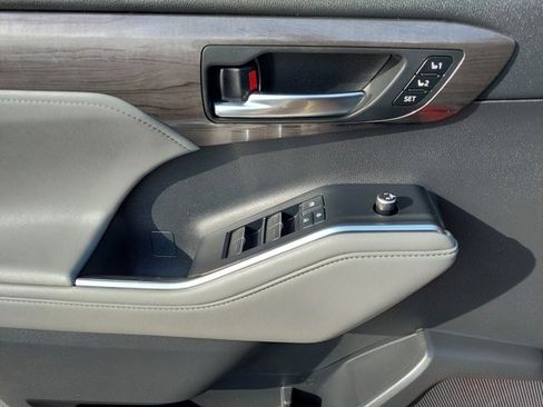 Used 2022 Toyota Highlander Limited image 39