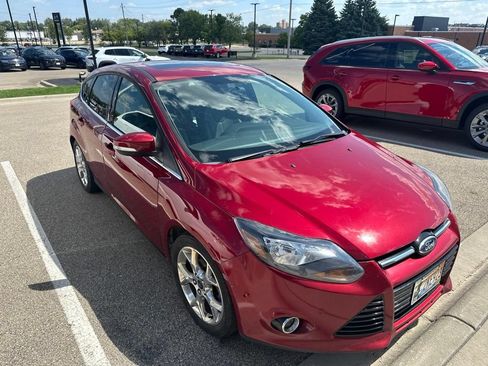 Used 2013 Ford Focus Titanium FWD image 4