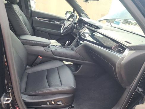 Used 2021 Cadillac XT6 Premium Luxury AWD/4WD image 6