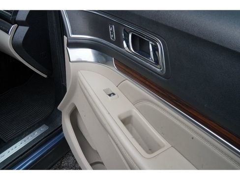 Used 2019 Ford Explorer Limited w/ Ford Safe & Smart Package image 28