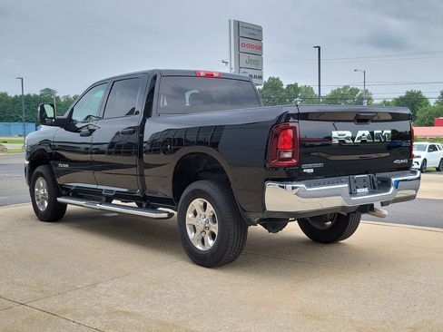 Used 2025 RAM 2500 Big Horn AWD/4WD image 3