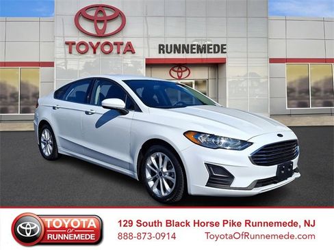 Used 2020 Ford Fusion SE image 1