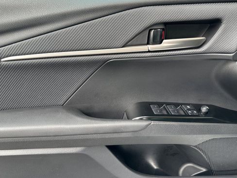 Used 2025 Toyota Camry SE image 11