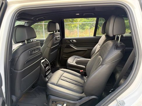 Used 2022 BMW X7 M50i AWD/4WD image 25
