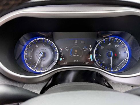 Used 2022 Chrysler Pacifica Touring-L FWD image 23