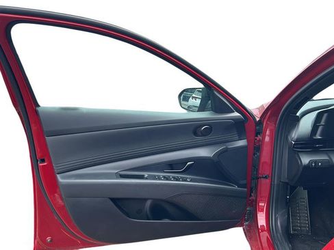 Certified 2025 Hyundai Elantra Sport image 9