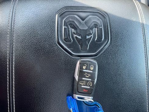 Used 2019 RAM 1500 Laramie AWD/4WD image 36