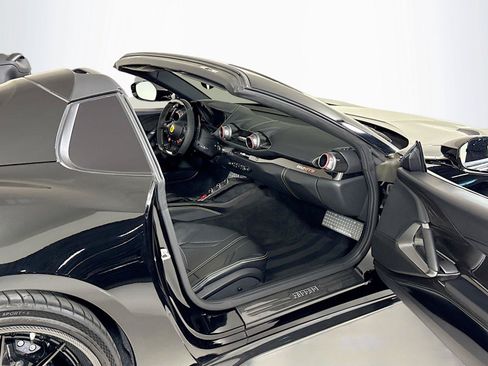 Used 2021 Ferrari 812 GTS RWD image 28