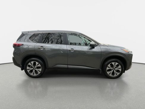 Used 2022 Nissan Rogue SV image 4