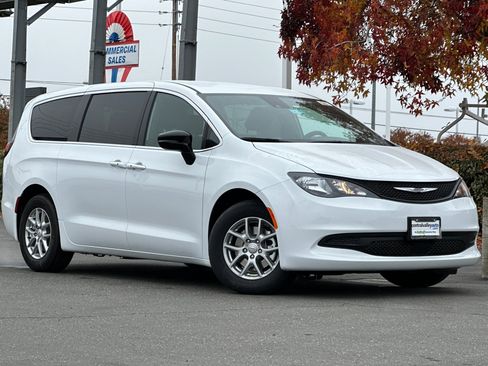 New 2026 Chrysler Voyager LX image 2