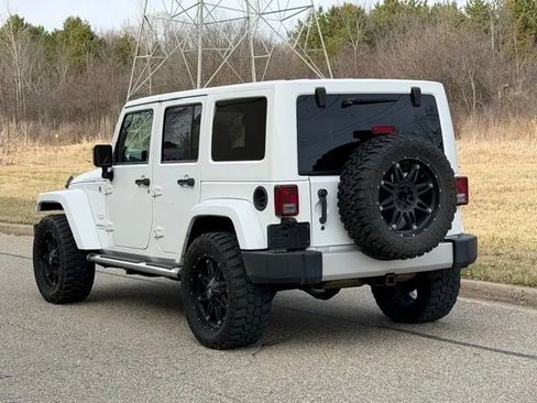 Used 2013 Jeep Wrangler Unlimited Sahara w/ Dual Top Group AWD/4WD image 17