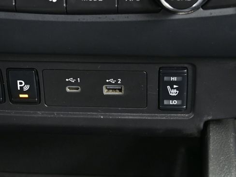 Used 2022 Nissan Frontier SV image 6