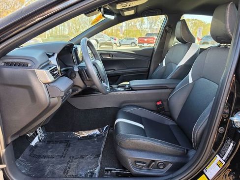 Used 2025 Toyota Camry SE w/ Convenience Package image 21