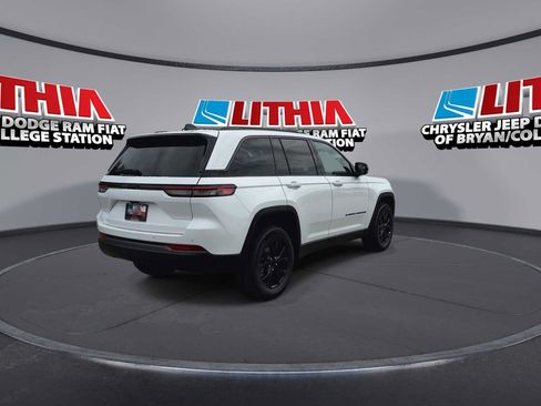 New 2026 Jeep Grand Cherokee Altitude RWD image 8