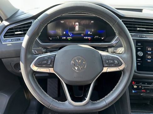 Used 2023 Volkswagen Tiguan SE image 32