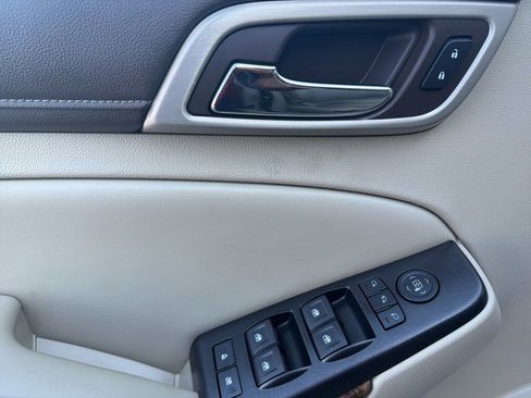 Used 2016 GMC Yukon XL Denali image 16