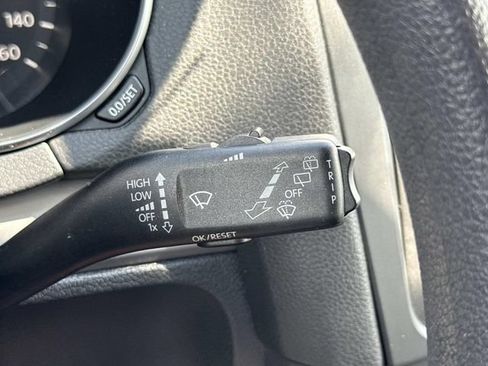 Used 2011 Volkswagen Golf 2-Door FWD image 22