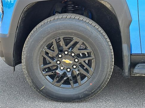 New 2025 Chevrolet Silverado EV LT image 25