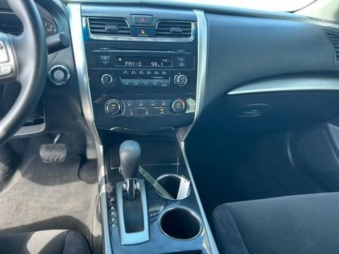 Used 2013 Nissan Altima 2.5 S FWD image 20
