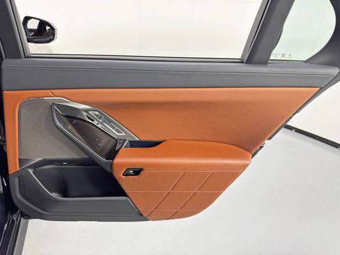 Used 2023 BMW i7 xDrive60 image 55