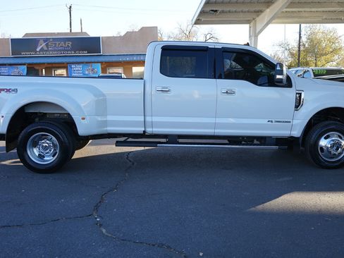Used 2019 Ford F350 Lariat w/ Lariat Ultimate Package image 2