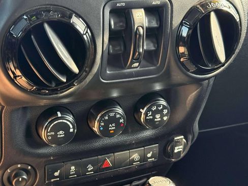 Used 2015 Jeep Wrangler Unlimited Sahara w/ Dual Top Group AWD/4WD image 18