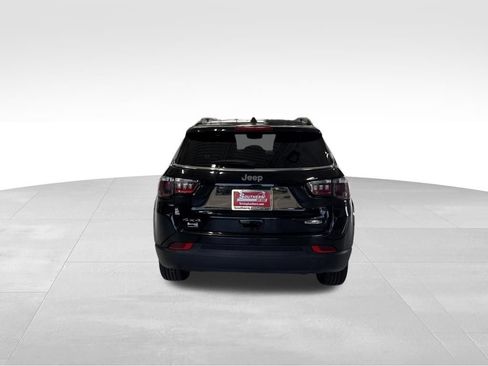 Used 2024 Jeep Compass Latitude AWD/4WD image 4